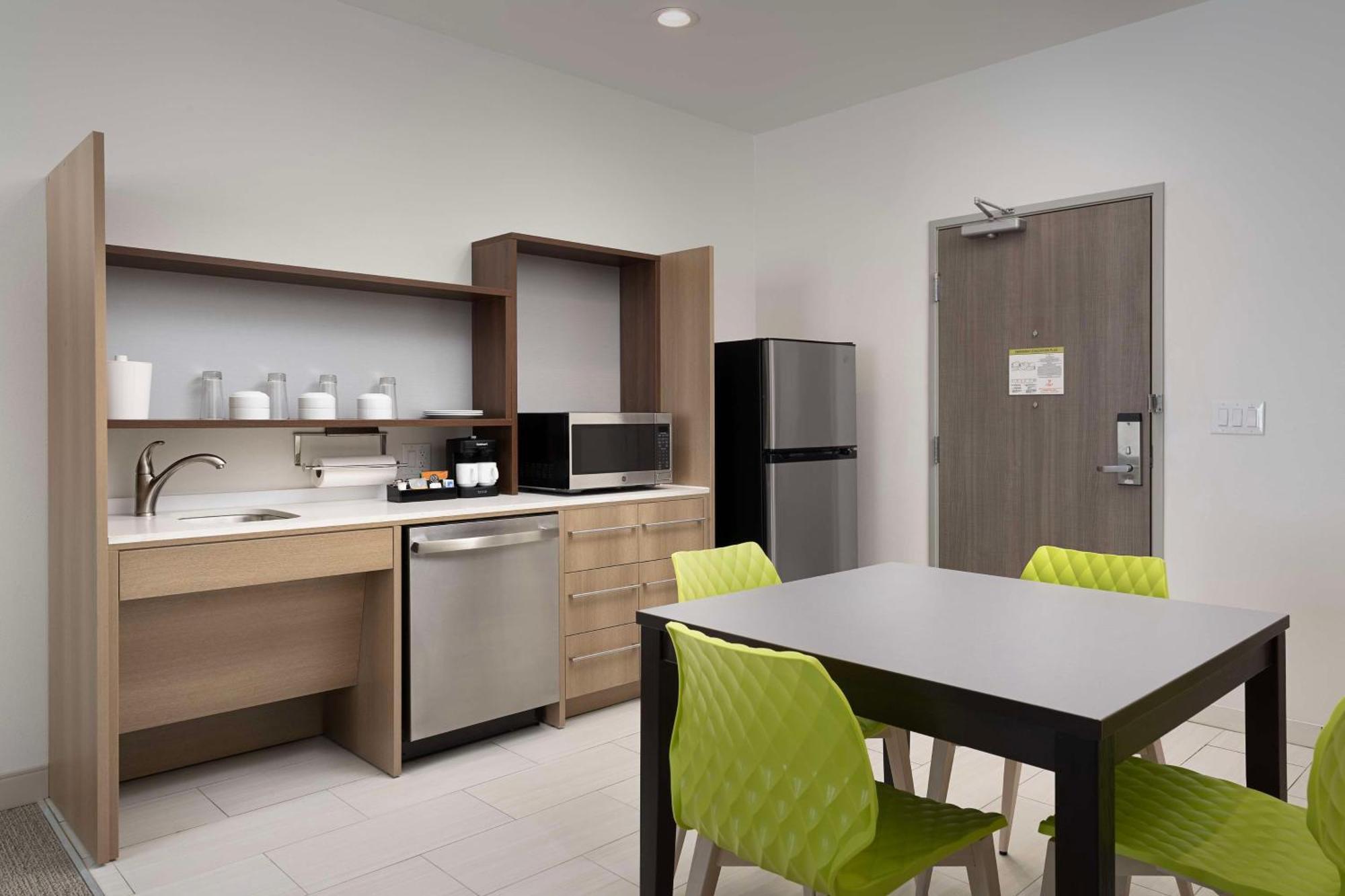 Home2 By Hilton Dallas 3*