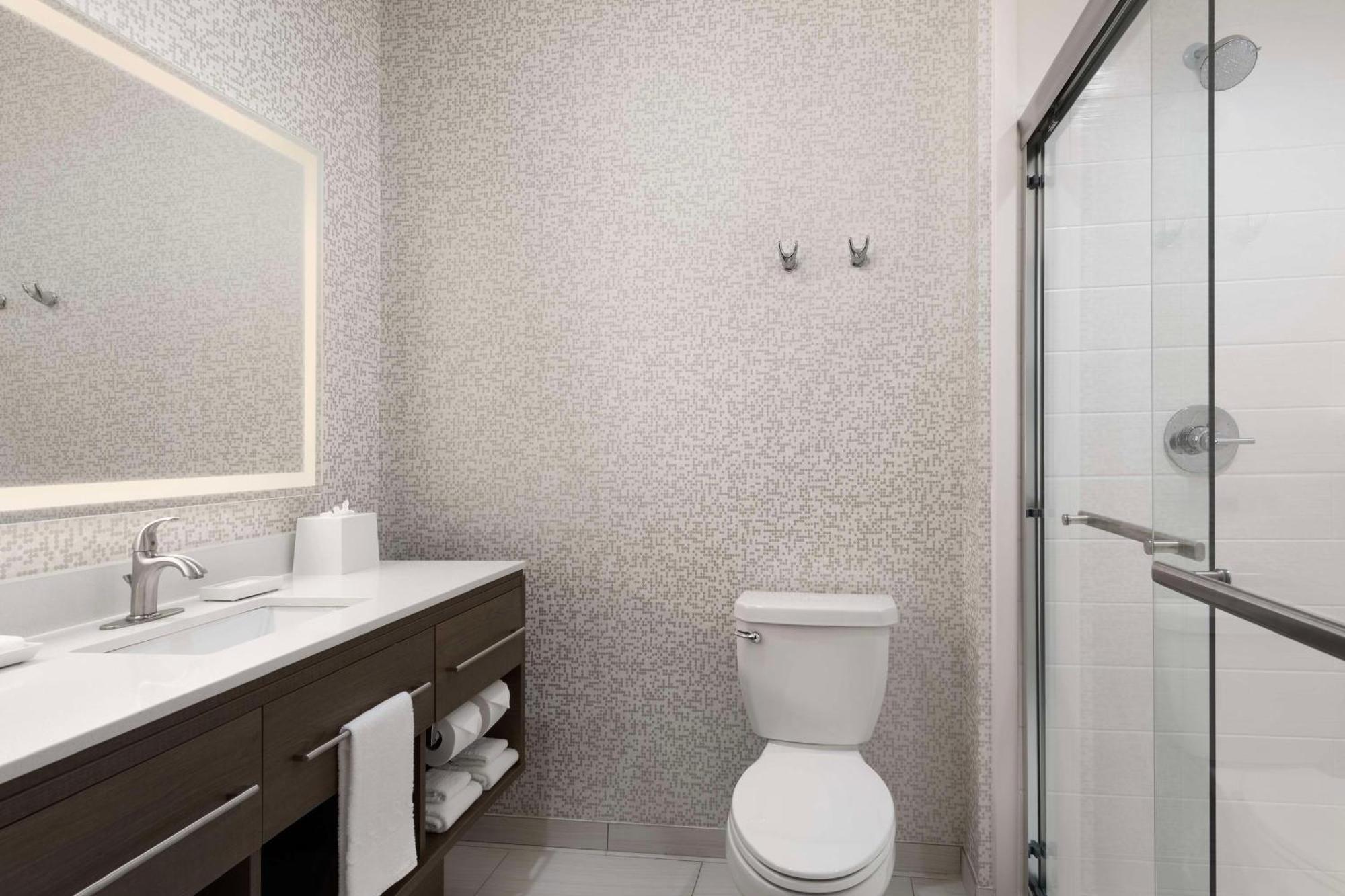 Home2 By Hilton Dallas 3*
