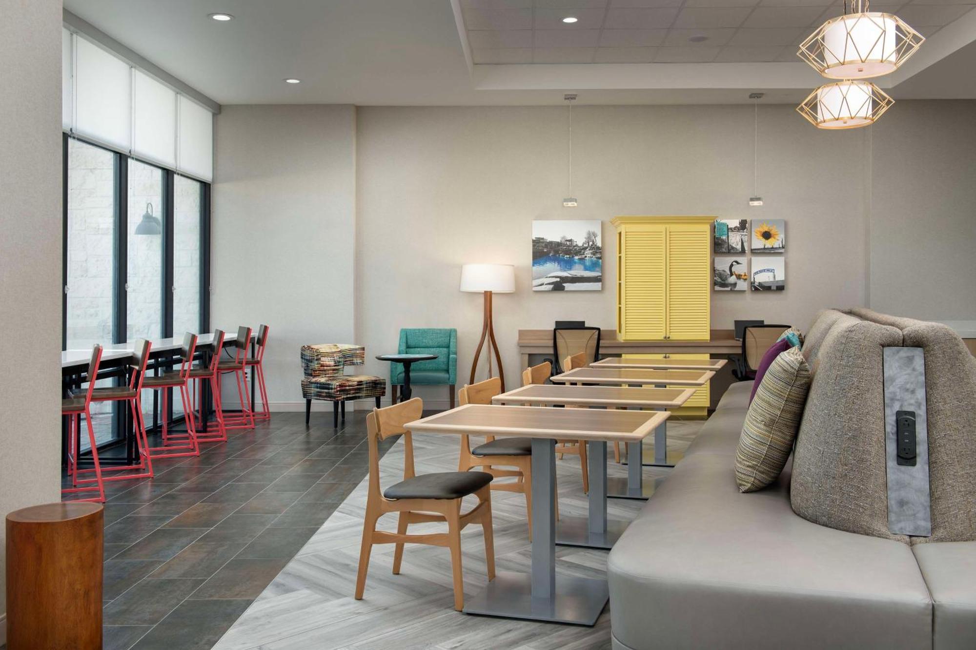 Home2 By Hilton Dallas 3*